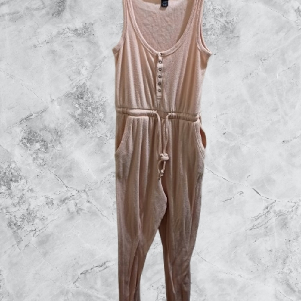 💙 3 For $12 Rue21 Small Pink Jumpsuit with Scoop Neckline